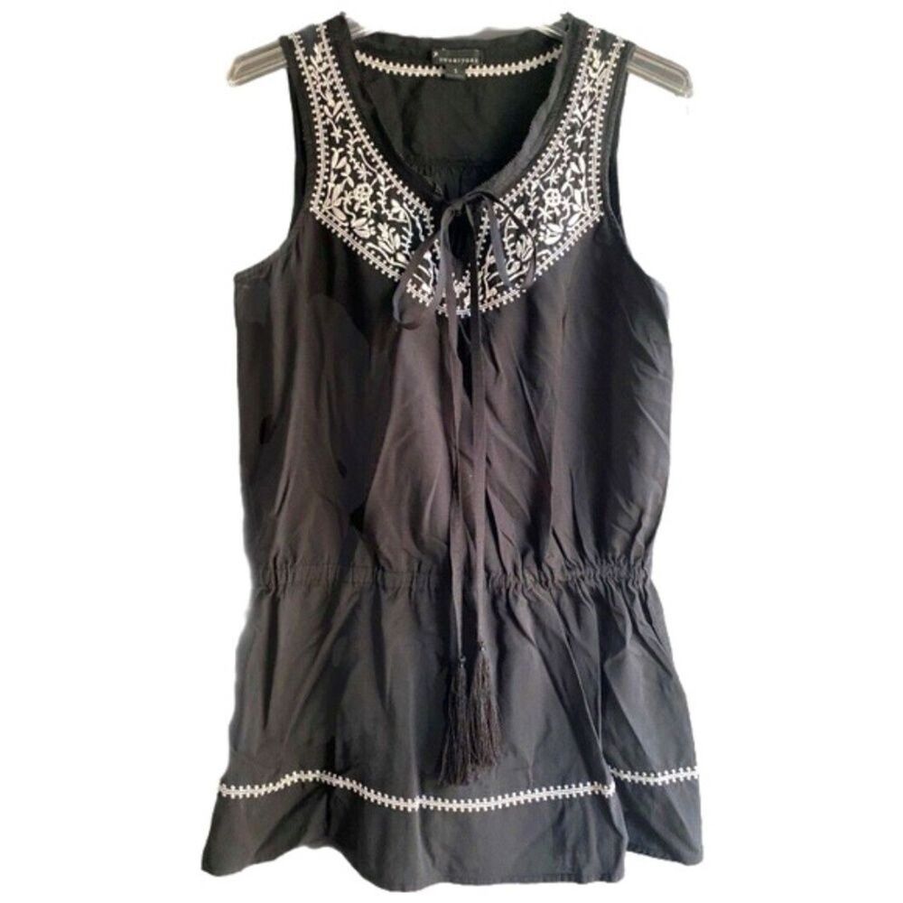 Bohemian Sleeveless Blouse – Black & White Embroidery sz Small